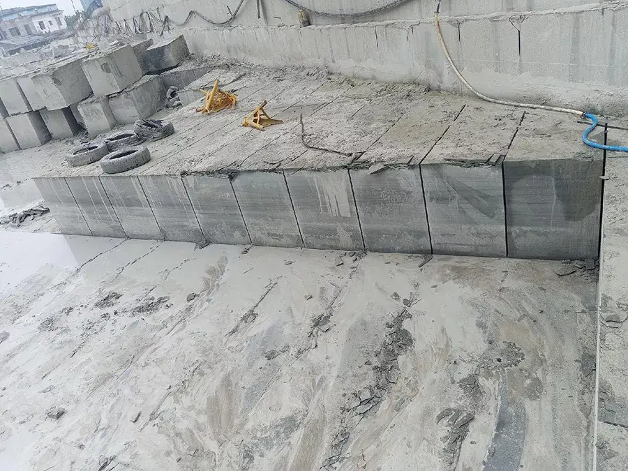 Double blade machine in granite quarry