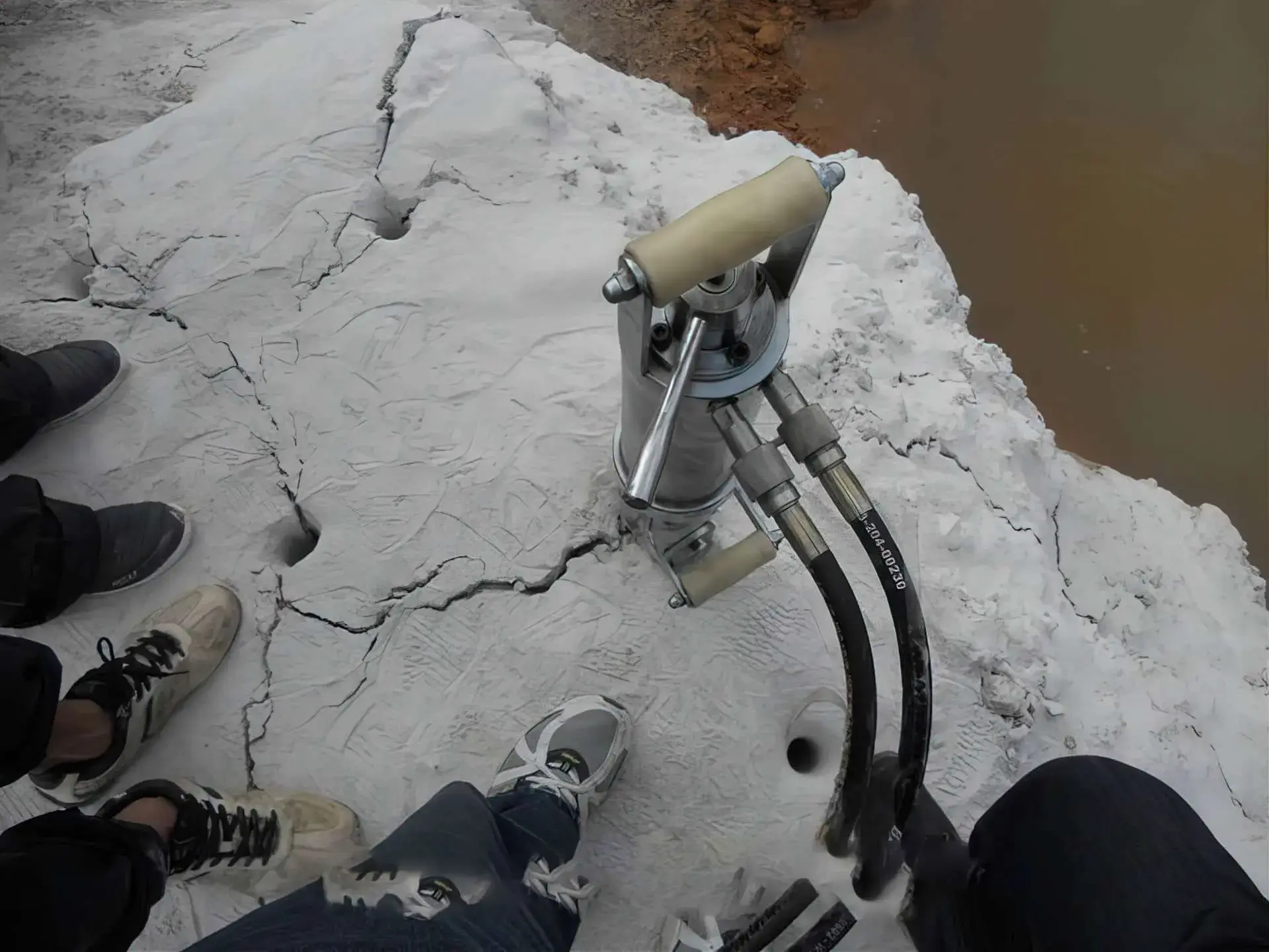 Measuring the exact diameter of a drill bit next to a closed hydraulic splitter cylinder